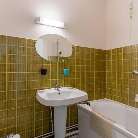 T2 Lumineux Avec Balcon A Arcachon, Proche Plage, Parking, Wifi Et Commerces - Fr-1-319-352 Apartment *